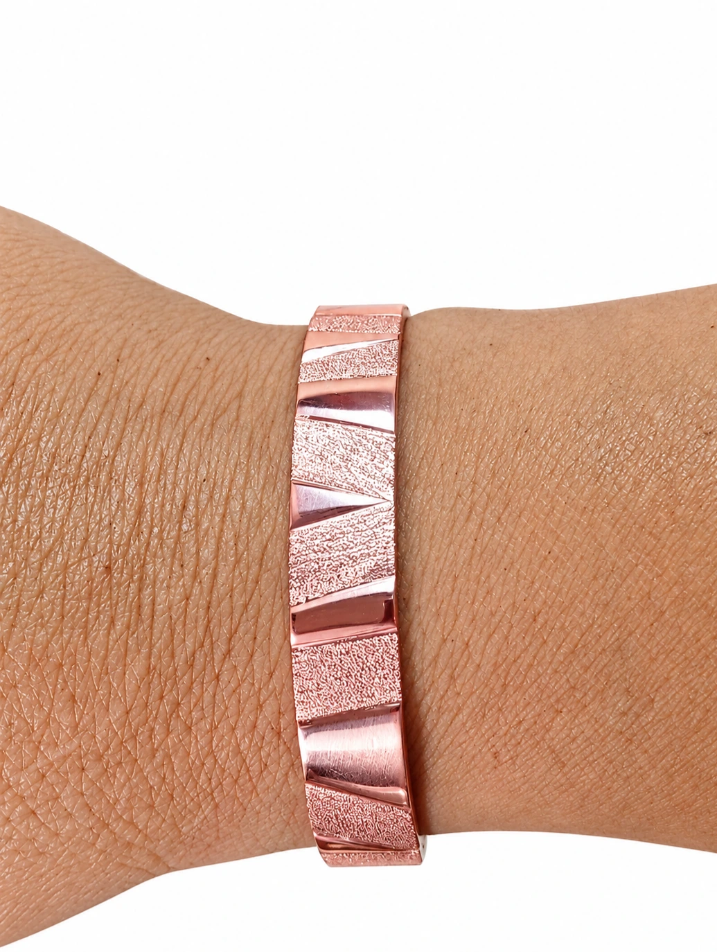 Bracelete em cobre texturizado