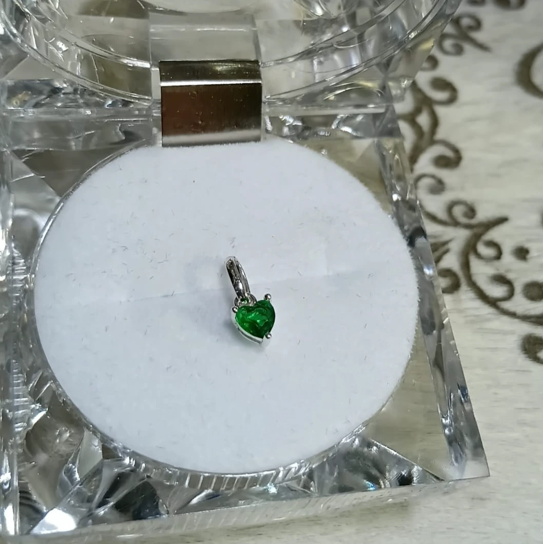Pingente Mini Coração Caixa Alta Verde