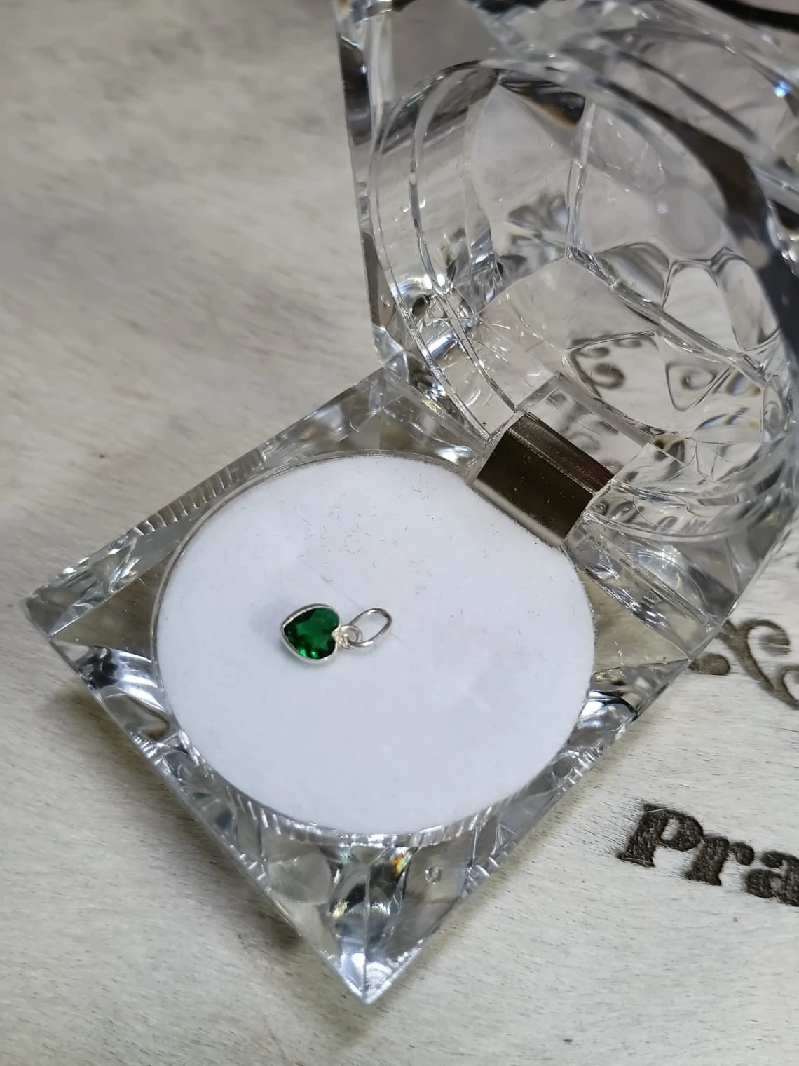 Pingente Mini Verde Cravação Inglesa