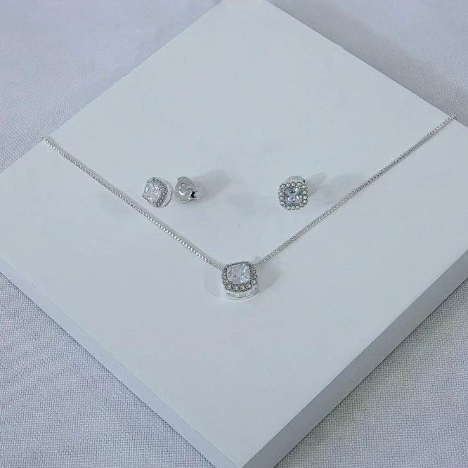 Conjunto prata quadrado cravejado