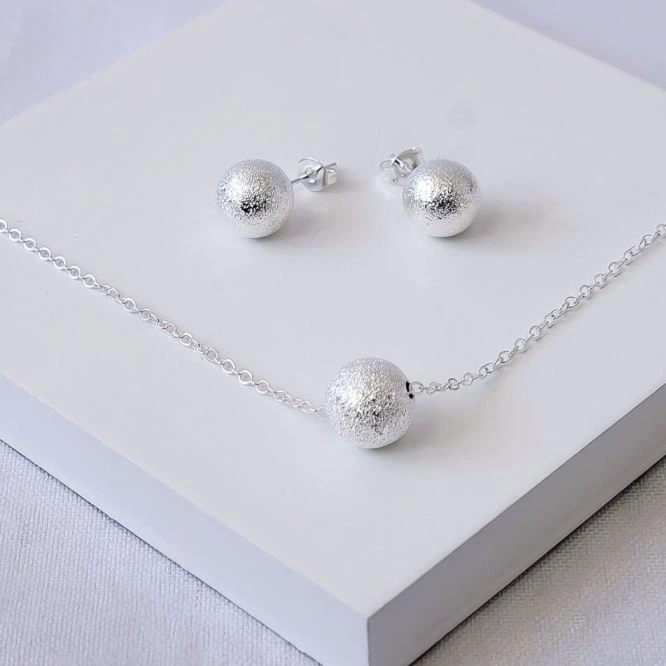 Conjunto prata esferas fosca