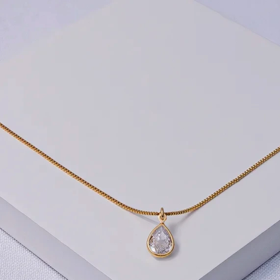 Colar dourado gota P