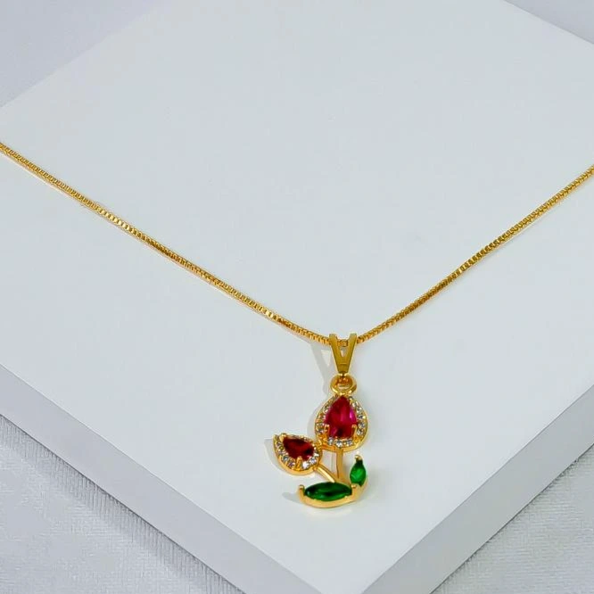 Colar dourado flor rosa cravejada