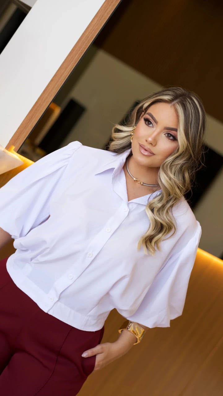 Blusa com Gola e Pate com Manga bufante e Elastico na cintura