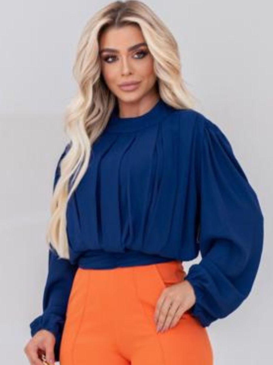 Blusa Feminina com detalhe prensada na frente e facha na de amarrar na cintura com botão na gola O Cor:Azul Marinho;Tama