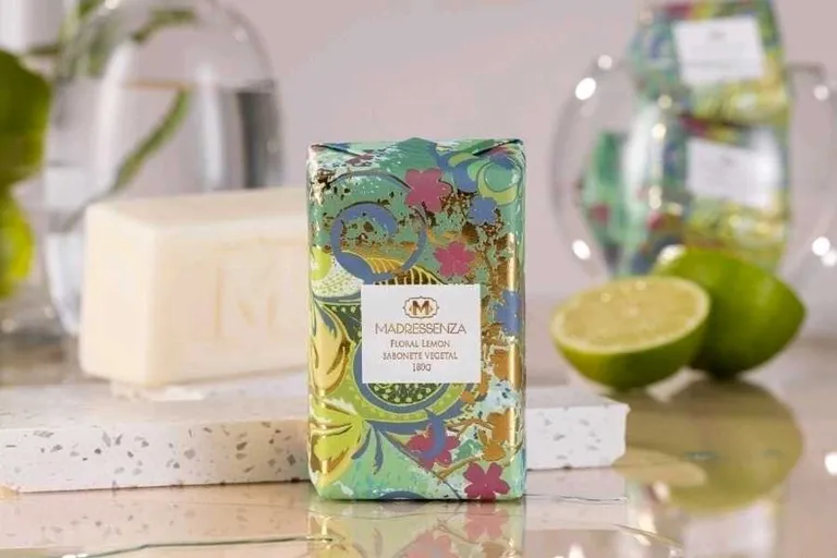 Sabonete vegetal Floral Lemon - 180g Madressenza