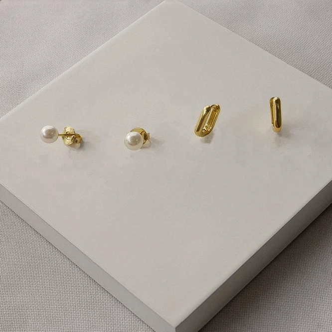 Dupla de brinco dourado pérola e argola minimalista P