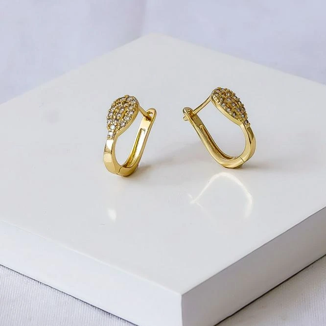 Argola dourada oval gota cravejada