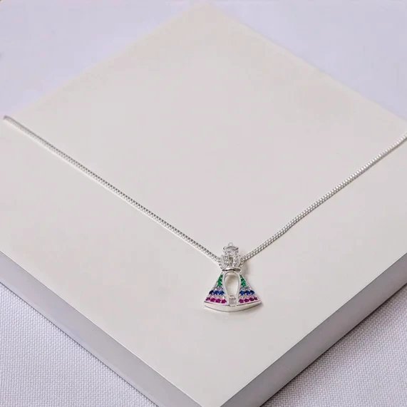 Colar prata Nossa Senhora Aparecida cravejada colorida