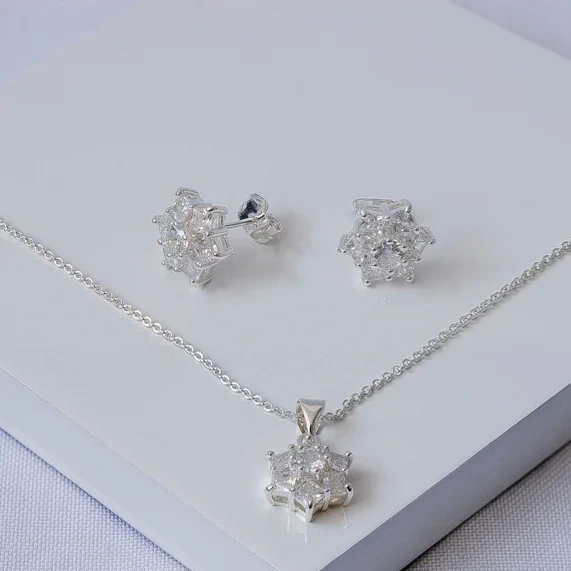Conjunto prata flor cravejada cristal