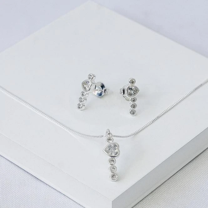 Conjunto prata coração com 4 zircônias