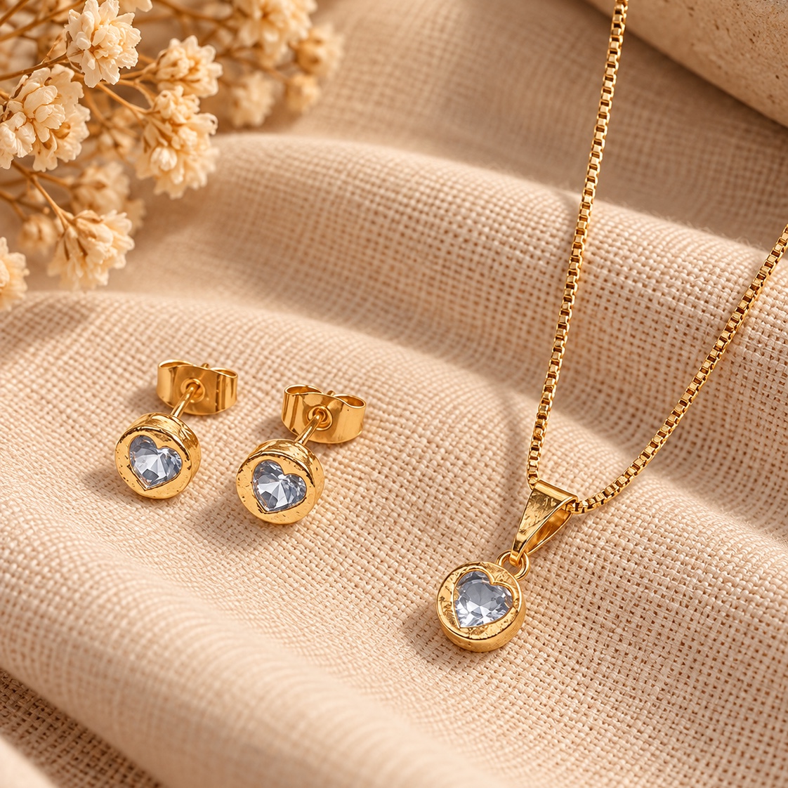 Conjunto dourado coração cristal